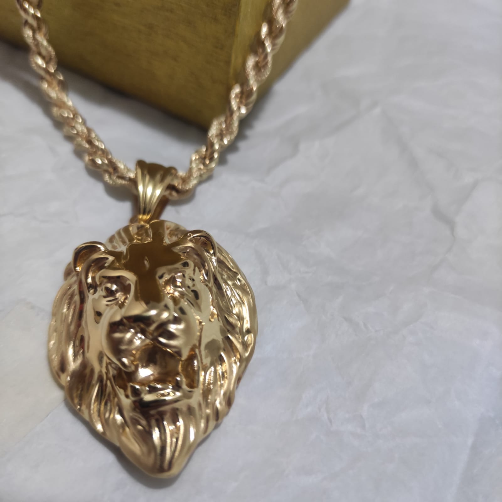 Ciondolo 18kt testa di leone