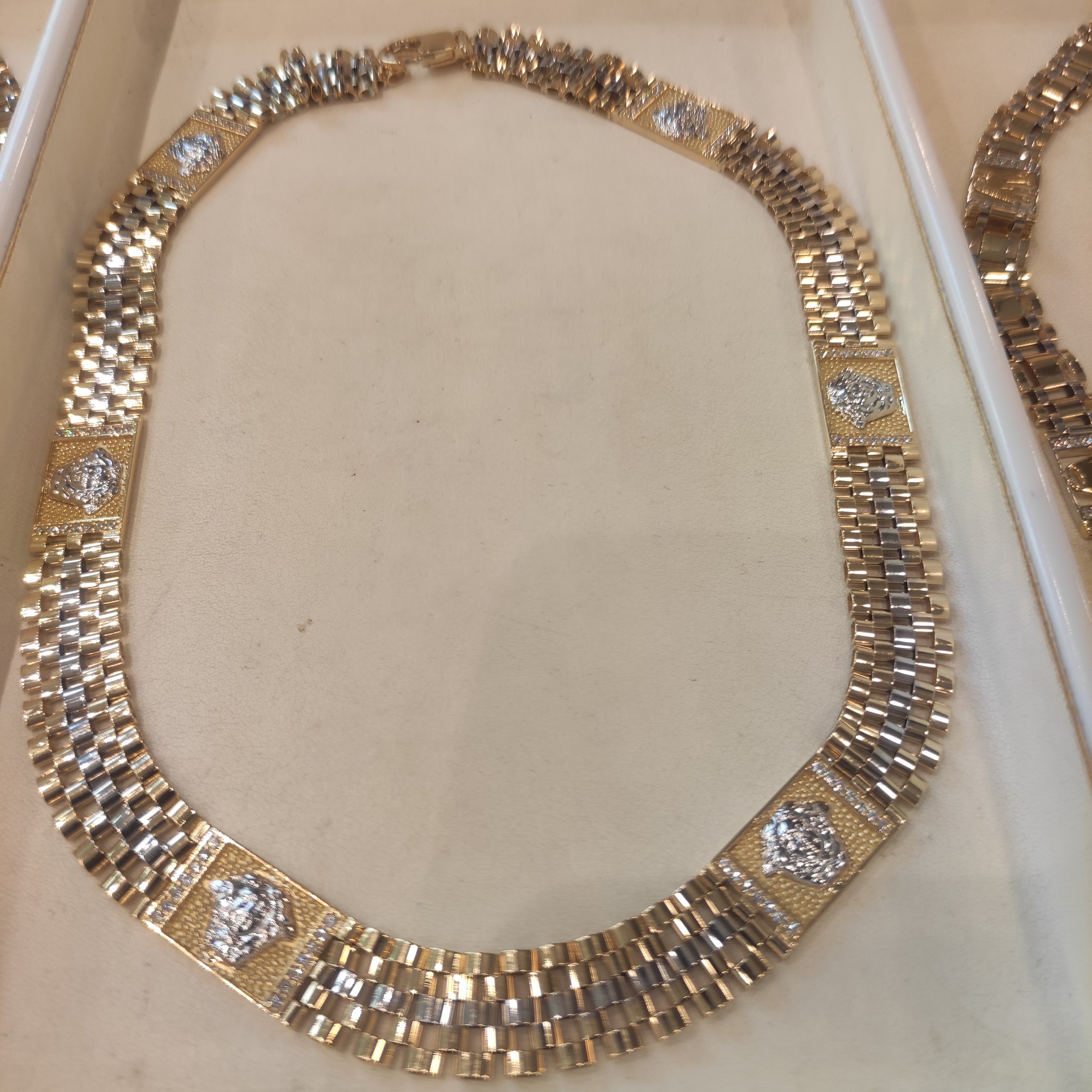 Collana girocollo oro 18kt 750%